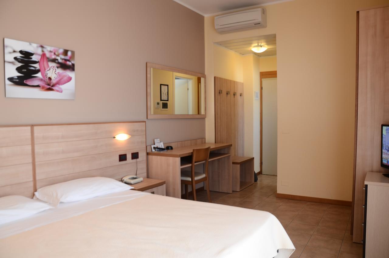 Hotel Mirage Milano Marittima Exterior foto