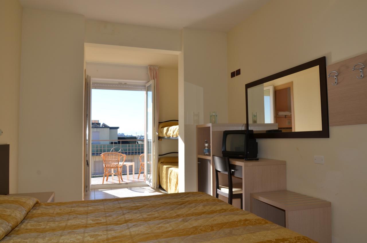 Hotel Mirage Milano Marittima Exterior foto